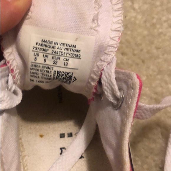 Girls Converse - Picture 3 of 4